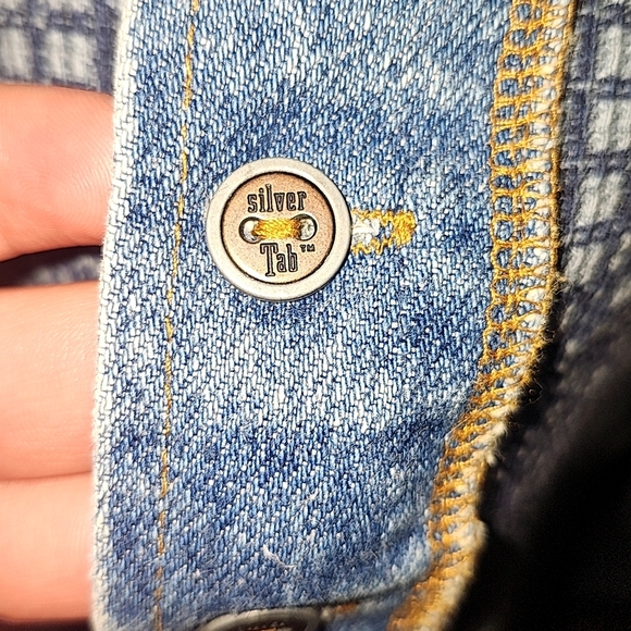 Levi's Silver Tab Shirt - Picture 5 of 6